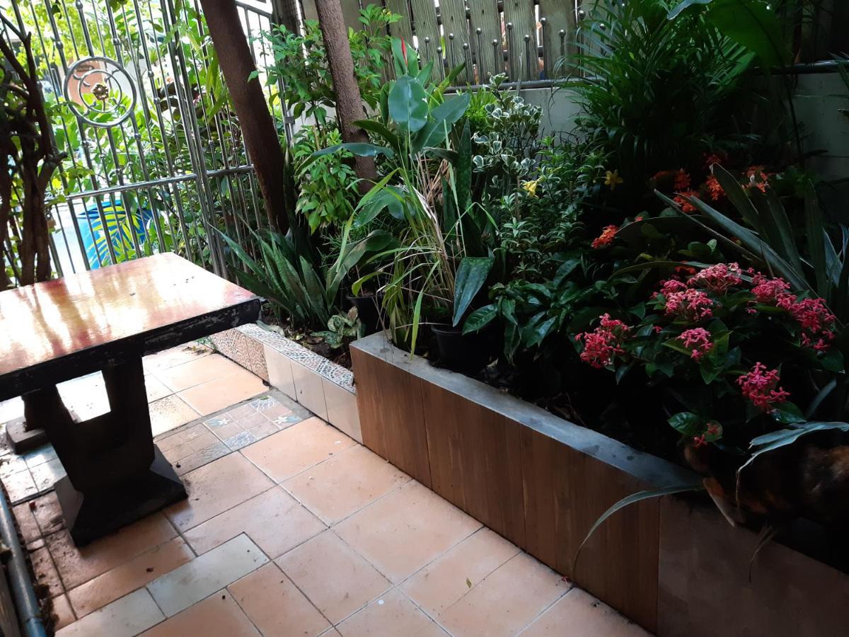 A & P House Apartment Bangkok Exterior photo